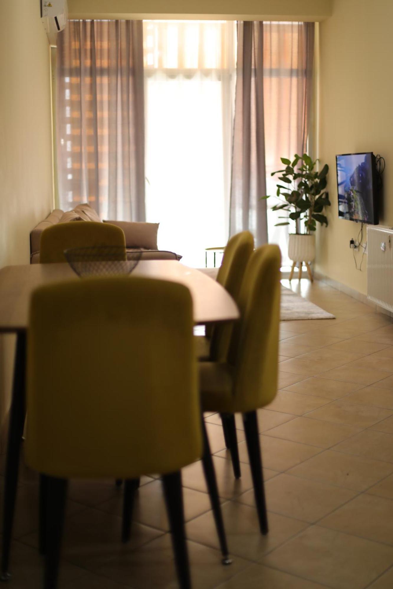 Apartment Pleasant With Free Dedicated Parking In Komuna E Parisit *