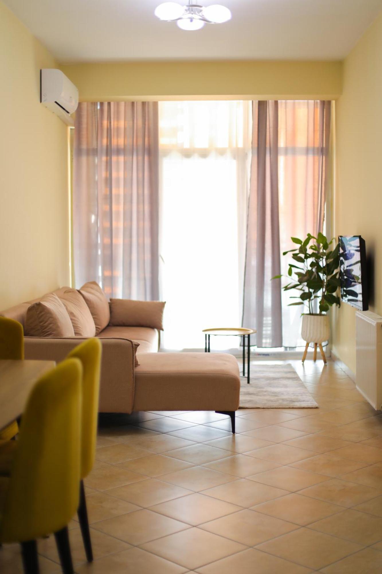 Apartment Pleasant With Free Dedicated Parking In Komuna E Parisit
