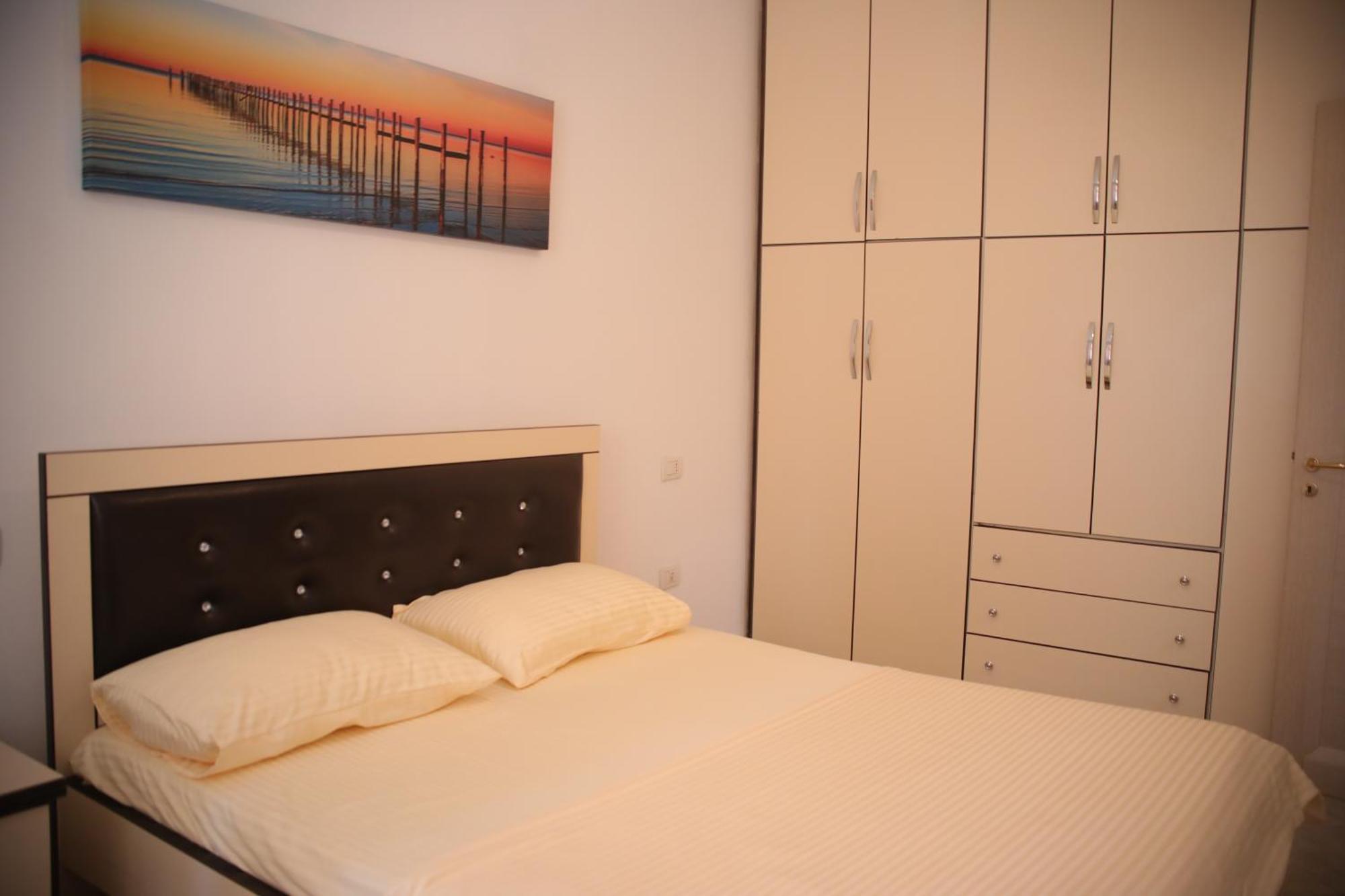 Apartment Pleasant With Free Dedicated Parking In Komuna E Parisit