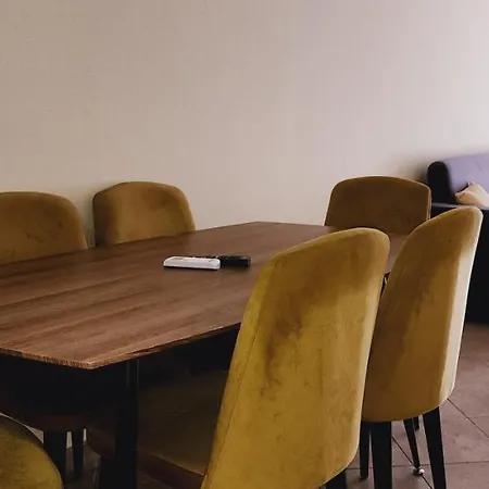 Pleasant Apartment With Free Dedicated Parking In Komuna E Parisit Tirana Exterior photo
